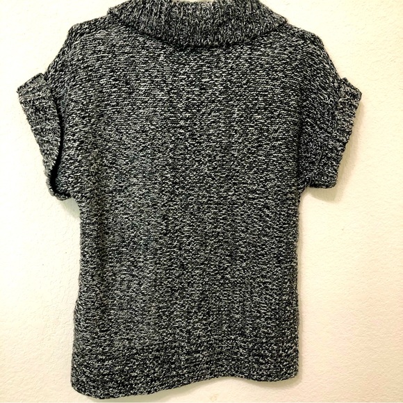 Croft & Barrow Women’s Sweater - Picture 3 of 5